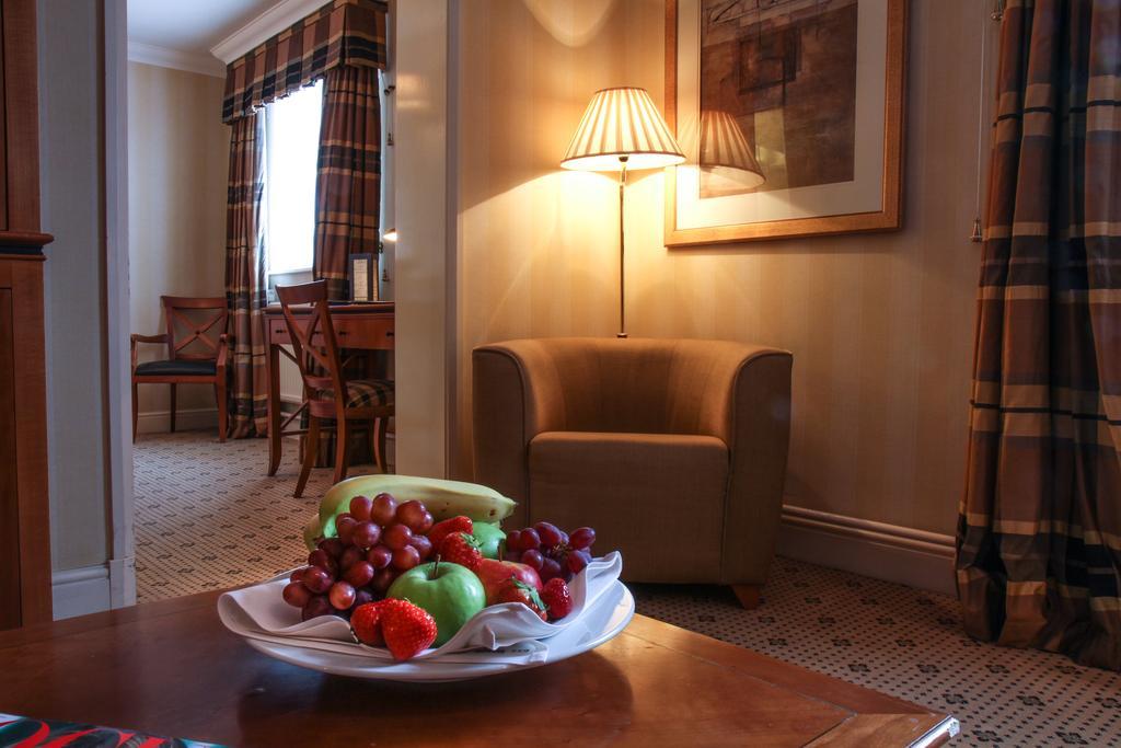 Apollo Hotel Бэйсингсток Экстерьер фото